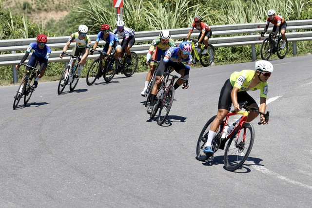 Thêm tay đua Việt Nam đánh bại ngoại binh mạnh ở Cúp xe đạp truyền hình TP.HCM- Ảnh 1. Thêm tay đua Việt Nam đánh bại ngoại binh mạnh ở Cúp xe đạp truyền hình TP.HCM- Ảnh 1.