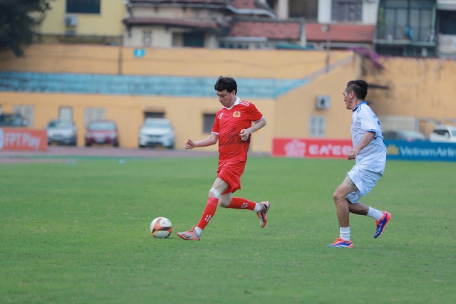 HLV Mai Đức Chung gặp lại đồng đội sau 40 năm: 'C&ograve;n khỏe mạnh l&agrave; vui rồi!'- Ảnh 4.