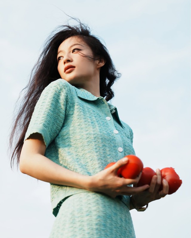 Diện mạo mùa hè trong màu xanh xô thơm, xanh lam nhẹ nhàng, quyến rũ- Ảnh 1. Diện mạo mùa hè trong màu xanh xô thơm, xanh lam nhẹ nhàng, quyến rũ- Ảnh 1.