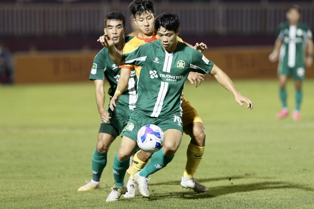 Công Phượng ghi cú đúp đá phạt khó tin, CLB Bình Phước thắng Hòa Bình: Quá cảm xúc! Công Phượng ghi cú đúp đá phạt khó tin, CLB Bình Phước thắng Hòa Bình: Quá cảm xúc!