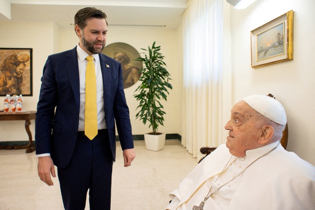 Giáo hoàng Francis làm việc đến ngày cuối đời, bất chấp khuyến cáo của bác sĩ - Ảnh 2.