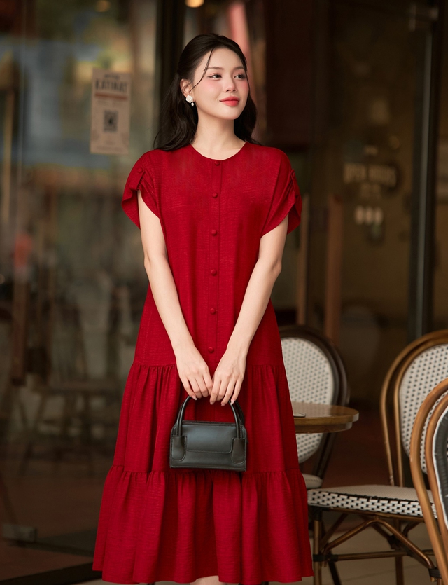 Váy maxi cổ yếm, váy midi suông... điểm nhấn thu hút cho phong cách mùa hạ- Ảnh 1. Váy maxi cổ yếm, váy midi suông... điểm nhấn thu hút cho phong cách mùa hạ- Ảnh 1.