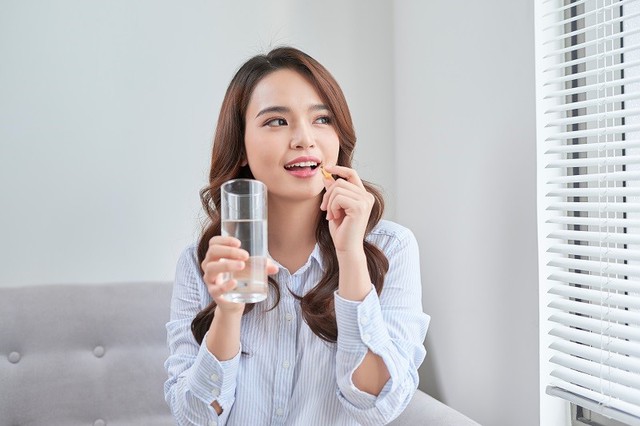 Rần rần trào lưu ‘Glow Up’: Viên uống đẹp da có thật sự hiệu quả?- Ảnh 2.