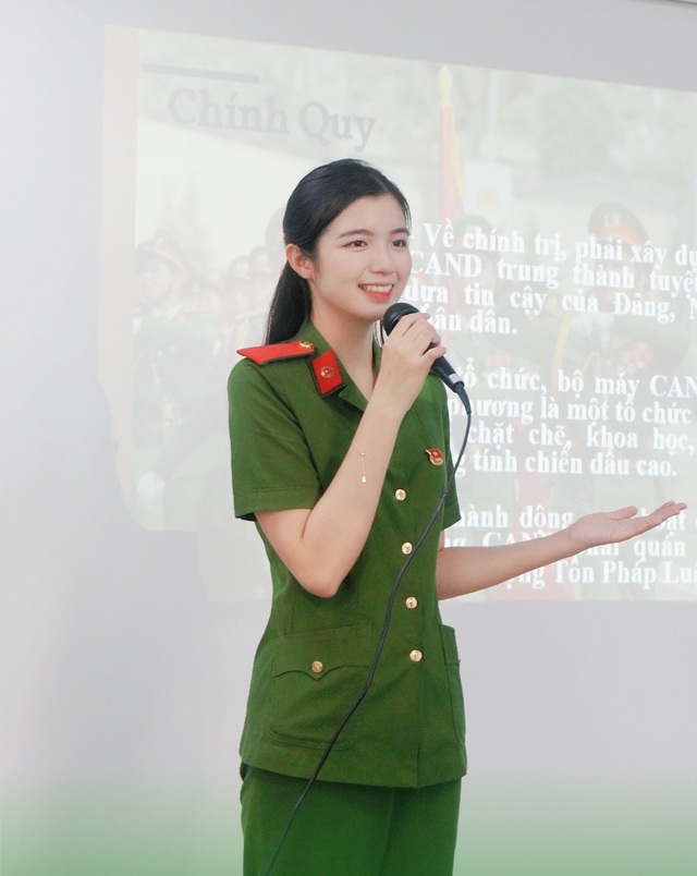 Hai nữ chiến sĩ có 'nụ cười tỏa nắng' khiến dân mạng xao xuyến- Ảnh 2.