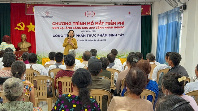 200 người nghèo được phẫu thuật mắt miễn phí nhân dịp lễ kỷ niệm 30.4 - Ảnh 1.