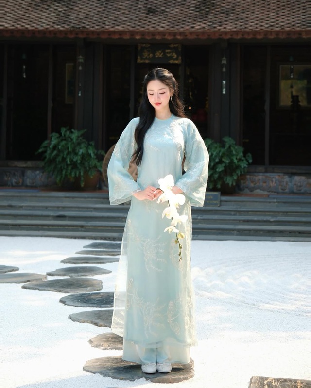 Diện áo dài cách tân đi chơi lễ tháng 4 vừa trẻ trung vừa duyên dáng - Ảnh 5. Diện áo dài cách tân đi chơi lễ tháng 4 vừa trẻ trung vừa duyên dáng - Ảnh 5.