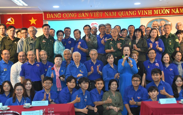 50 năm đất nước thống nhất: Tự hào sống mãi tuổi 20 - Ảnh 1.