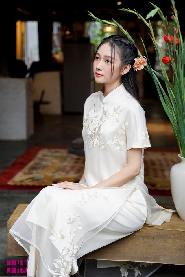 Diện áo dài cách tân đi chơi lễ tháng 4 vừa trẻ trung vừa duyên dáng - Ảnh 7. Diện áo dài cách tân đi chơi lễ tháng 4 vừa trẻ trung vừa duyên dáng - Ảnh 7.