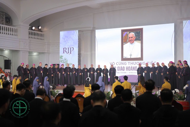 Hội đồng Giám mục Việt Nam cầu nguyện cho cố Giáo hoàng Francis - Ảnh 1.