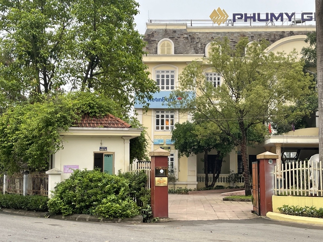 Bảo vệ kể lại phút đối mặt nghi phạm cầm dao cướp ngân hàng Vietinbank- Ảnh 1. Bảo vệ kể lại phút đối mặt nghi phạm cầm dao cướp ngân hàng Vietinbank- Ảnh 1.
