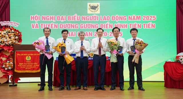 'Đau đầu' vì phân bón giả tràn lan- Ảnh 1.