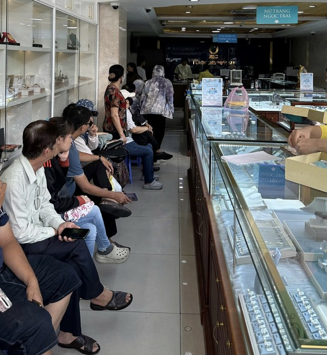 Giá vàng hôm nay 22.4.2025: Tăng mạnh, phá kỷ lục - Ảnh 2.