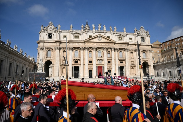 Giáo hoàng Francis về với thánh đường Vatican lần cuối Giáo hoàng Francis về với thánh đường Vatican lần cuối
