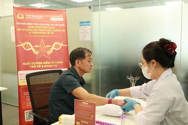 Axiom VinGenChip - Chip định kiểu gen của GeneStory nhận giải thưởng Sao Khuê 5 sao - Ảnh 2. Axiom VinGenChip - Chip định kiểu gen của GeneStory nhận giải thưởng Sao Khuê 5 sao - Ảnh 2.