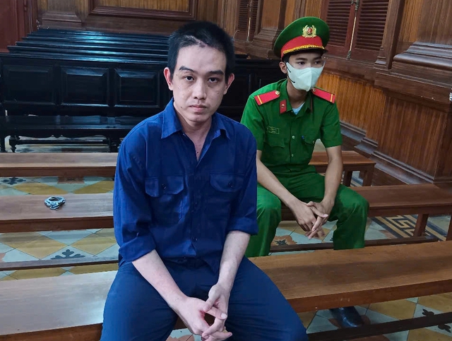 Cựu Thiếu úy CSGT tham ô hơn 4,1 tỷ đồng tiền lệ phí đăng ký xe - Ảnh 1.