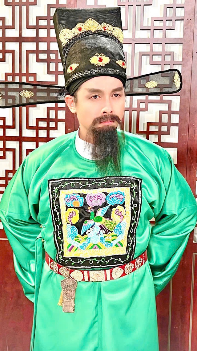 H&ograve;a Hiệp kể chuyện su&yacute;t gặp sự cố ch&aacute;y nổ khi sạc điện thoại qua đ&ecirc;m- Ảnh 2.