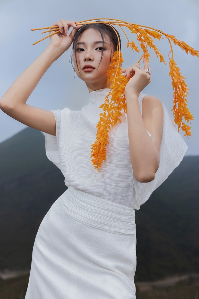 Áo, váy màu trắng sang trọng, thanh lịch tuyệt đối Áo, váy màu trắng sang trọng, thanh lịch tuyệt đối