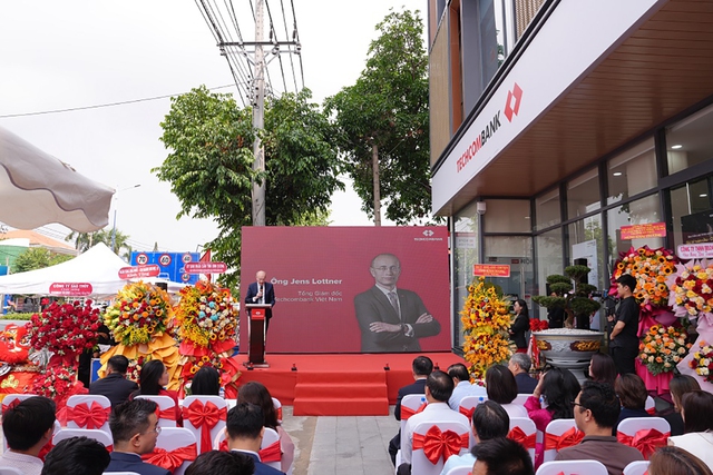Techcombank tiếp tục ra mắt chi nh&aacute;nh thế hệ mới tại B&igrave;nh Dương - Ảnh 2.