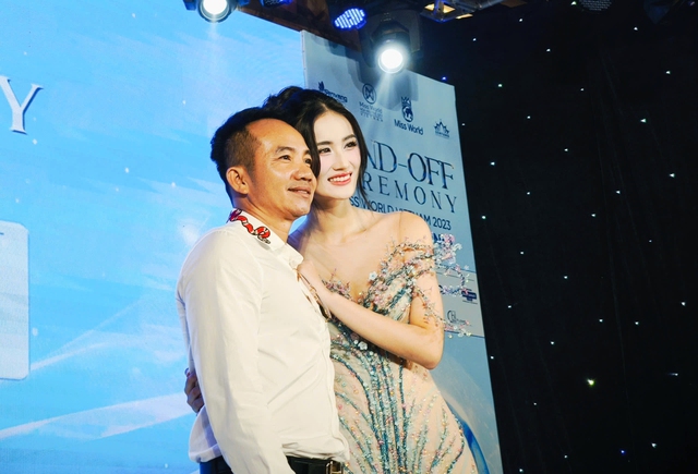 Vì sao Hoa hậu Ý Nhi bật khóc trước thềm thi Hoa hậu Thế giới? - Ảnh 2.