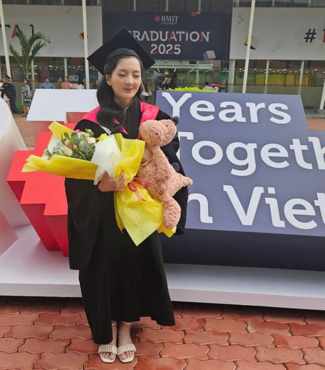 Mất ho&agrave;n to&agrave;n thị lực ở tuổi 20, c&ocirc; g&aacute;i vẫn quyết t&acirc;m tốt nghiệp đại học - Ảnh 1.