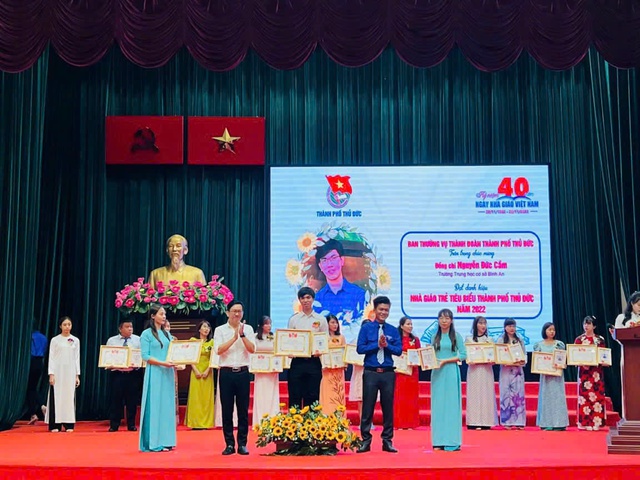 Có một người thầy kiên trì thắp sáng ước mơ cho những đứa trẻ nghèo- Ảnh 6. Có một người thầy kiên trì thắp sáng ước mơ cho những đứa trẻ nghèo- Ảnh 6.