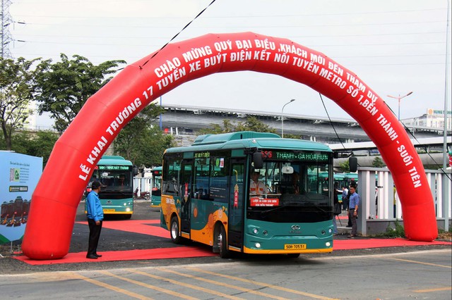 Công ty Phương Trang miễn phí vé xe buýt tại TP.HCM dịp lễ 30.4 
- Ảnh 1.