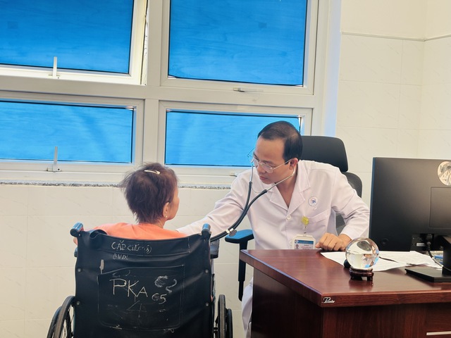 Tỷ lệ gãy xương do loãng xương ở người trẻ gia tăng- Ảnh 2.
