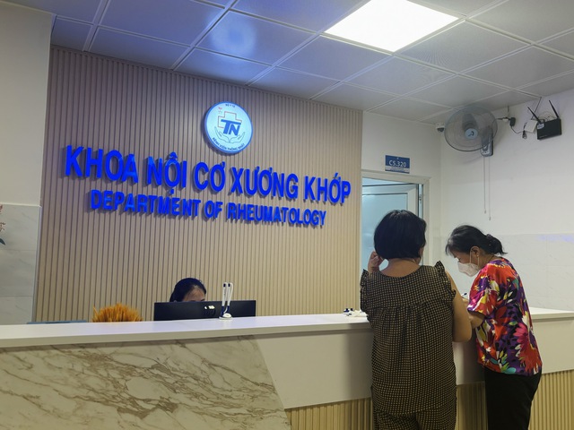 Tỷ lệ gãy xương do loãng xương ở người trẻ gia tăng- Ảnh 1.