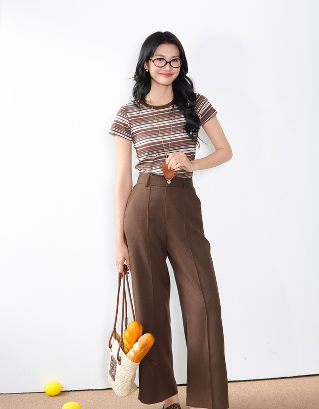 Từ đơn giản đến cầu kỳ, áo thun giúp chiều lòng mọi cá tính thời trang - Ảnh 3.