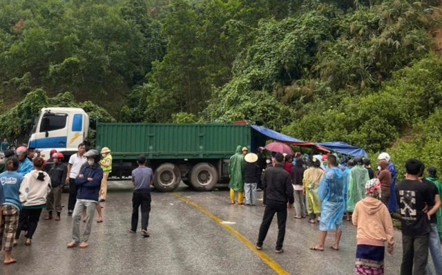 Quảng B&igrave;nh: Một phụ nữ tử vong sau va chạm với xe đầu k&eacute;o- Ảnh 1.