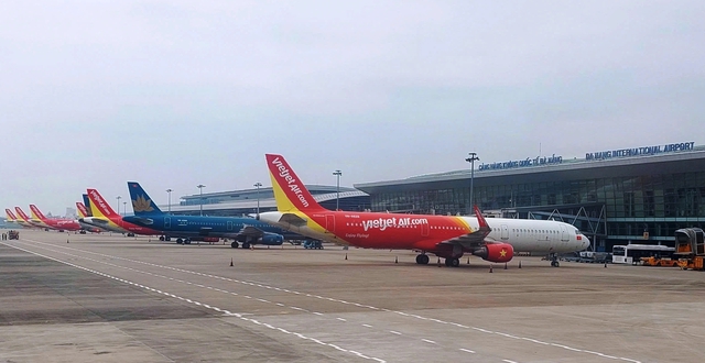 T&aacute;i diễn t&igrave;nh trạng chiếu laser v&agrave;o m&aacute;y bay khu vực tiếp cận s&acirc;n bay Đ&agrave; Nẵng - Ảnh 1.