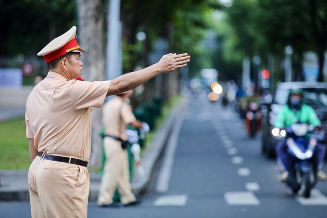 CSGT thông tin những điều người dân TP.HCM cần lưu ý khi ra đường dịp lễ 30.4- Ảnh 1.