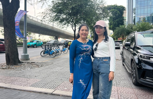 Diễu binh 30.4 ở TP.HCM: Ấn tượng áo dài, cờ đỏ sao vàng- Ảnh 9.