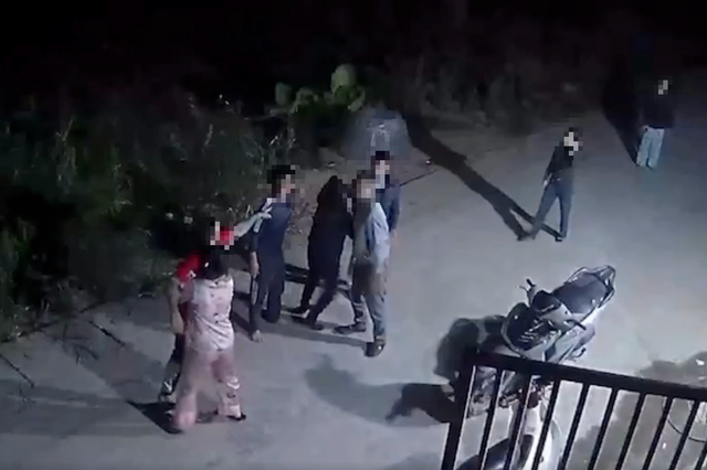 Xét xử vụ gây rối công cộng, tranh luận bị cáo có bị tâm thần hay không? - Ảnh 2. Xét xử vụ gây rối công cộng, tranh luận bị cáo có bị tâm thần hay không? - Ảnh 2.