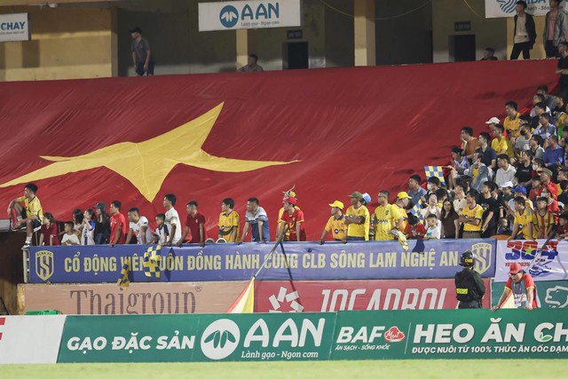 Cả V-League c&ugrave;ng hướng về ng&agrave;y đại lễ của d&acirc;n tộc 
- Ảnh 1.