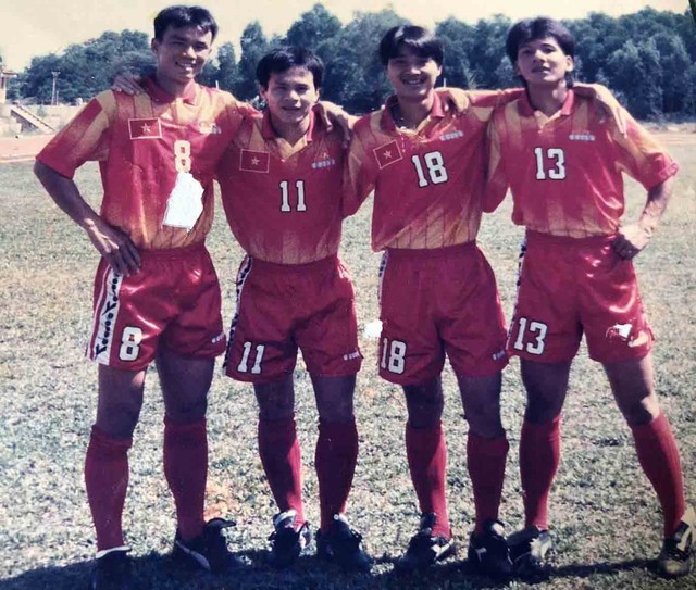 Lư Đ&igrave;nh Tuấn: Kh&ocirc;ng cao nhưng người kh&aacute;c phải ngước nh&igrave;n- Ảnh 1.