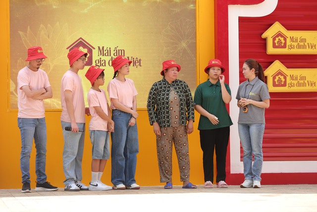 Lâm Vỹ Dạ làm điều đặc biệt cho người vợ chật vật nuôi con khi chồng mất- Ảnh 2. Lâm Vỹ Dạ làm điều đặc biệt cho người vợ chật vật nuôi con khi chồng mất- Ảnh 2.