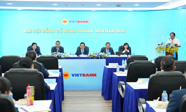 Vietbank đặt mục tiêu lợi nhuận năm 2025 tăng 55%, vốn điều lệ lên 10.919 tỉ đồng - Ảnh 2. Vietbank đặt mục tiêu lợi nhuận năm 2025 tăng 55%, vốn điều lệ lên 10.919 tỉ đồng - Ảnh 2.