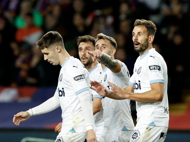 T&igrave;nh cảnh trớ tr&ecirc;u của &aacute; qu&acirc;n V-League v&agrave; 'hiện tượng' giải T&acirc;y Ban Nha- Ảnh 1.