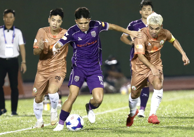 T&igrave;nh cảnh trớ tr&ecirc;u của &aacute; qu&acirc;n V-League v&agrave; 'hiện tượng' giải T&acirc;y Ban Nha- Ảnh 2.