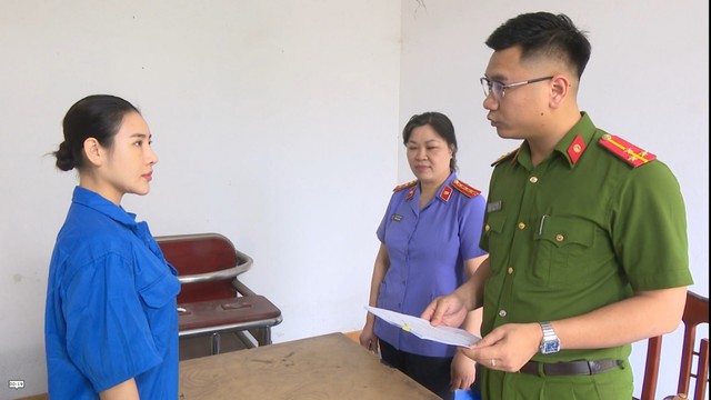 Bắt cặp tình nhân sản xuất thuốc diệt cỏ giả, thu lợi bất chính 600 triệu- Ảnh 1.