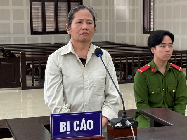 Người ung thư ôm ngực đau đớn tại tòa đòi tiền bị thầy bói lừa đảo  - Ảnh 1.