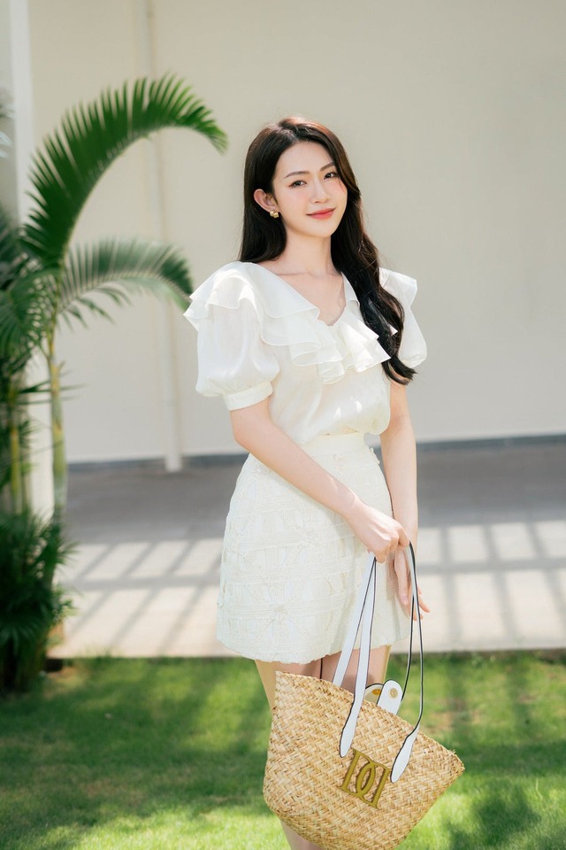 Khơi dậy vẻ đẹp nàng thơ cùng áo tay bồng - Ảnh 8.