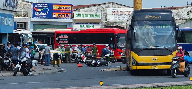 Cửa ngõ phía tây TP.HCM ùn xe kéo dài vì tai nạn- Ảnh 1.