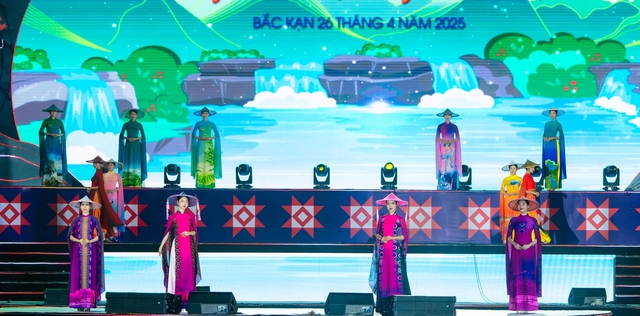 Vũ Thảo Giang và cầu nối quảng bá du lịch Việt Nam qua áo dài- Ảnh 6. Vũ Thảo Giang và cầu nối quảng bá du lịch Việt Nam qua áo dài- Ảnh 6.