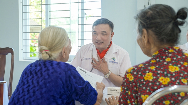 Chuyện tử tế: Theo dấu chân ‘blouse trắng’ giữa nắng gió Vĩnh Linh Chuyện tử tế: Theo dấu chân ‘blouse trắng’ giữa nắng gió Vĩnh Linh