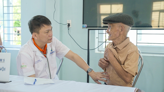 Chuyện tử tế: Theo dấu chân 'blouse trắng' giữa nắng gió Vĩnh Linh - Ảnh 2.