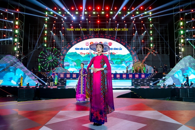 Vũ Thảo Giang và cầu nối quảng bá du lịch Việt Nam qua áo dài- Ảnh 1. Vũ Thảo Giang và cầu nối quảng bá du lịch Việt Nam qua áo dài- Ảnh 1.