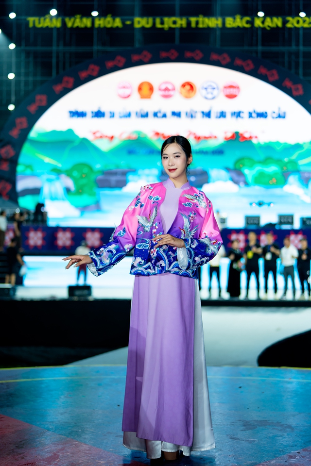 Vũ Thảo Giang và cầu nối quảng bá du lịch Việt Nam qua áo dài- Ảnh 4. Vũ Thảo Giang và cầu nối quảng bá du lịch Việt Nam qua áo dài- Ảnh 4.