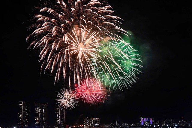 21 giờ 30 tối nay, TP.HCM bắn ph&aacute;o hoa tầm cao ở c&ocirc;ng vi&ecirc;n bến Bạch Đằng- Ảnh 1.